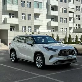 Toyota Highlander 2021
