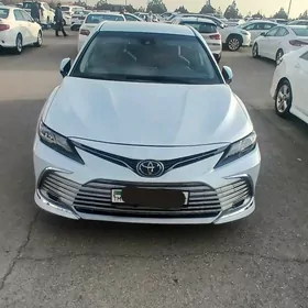 Toyota Camry 2022