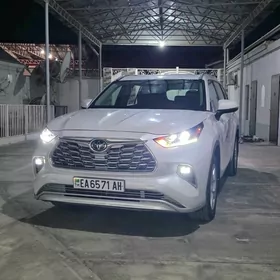 Toyota Highlander 2021