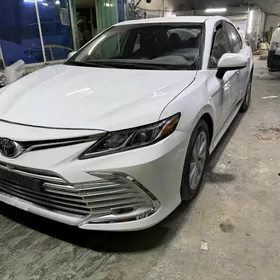 Toyota Camry 2021