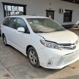 Toyota Sienna 2020
