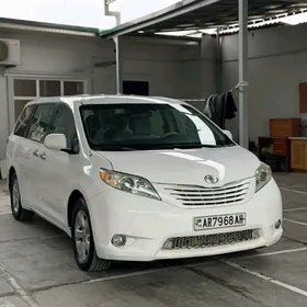 Toyota Sienna 2010