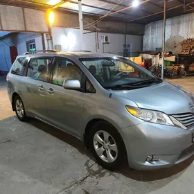 Toyota Sienna 2010