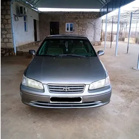 Toyota Camry 2001
