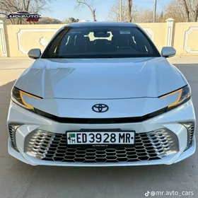 Toyota Camry 2025