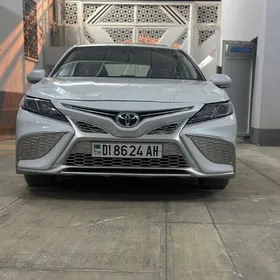 Toyota Camry 2021