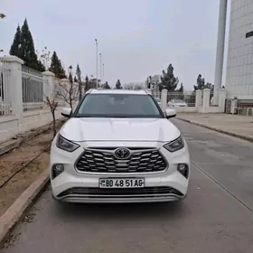 Toyota Highlander 2021