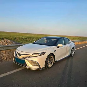 Toyota Camry 2021