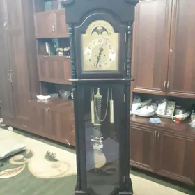 МЕБЕЛНИЙ САГАТ.