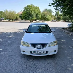 Nissan Sunny 2010
