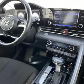 Hyundai Elantra 2022