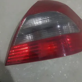 Mersedes Fara sag tarap diotly