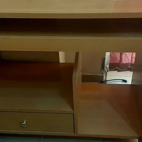 Письменный стол