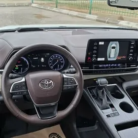 Toyota Sienna 2022