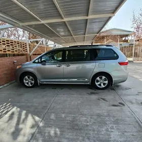Toyota Sienna 2016