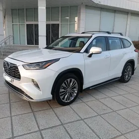 Toyota Highlander 2021