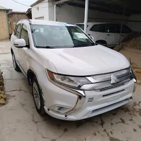 Mitsubishi Outlander 2020