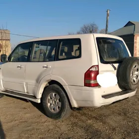 Mitsubishi Pajero 2005