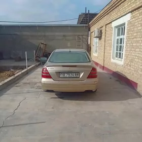 Mercedes-Benz E320 2004