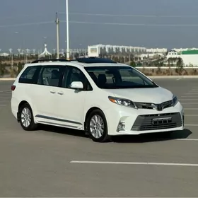Toyota Sienna 2018