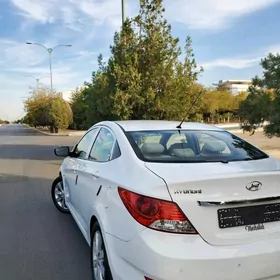 Hyundai Accent 2012