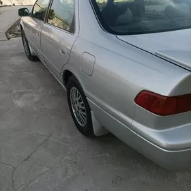 Toyota Camry 2001