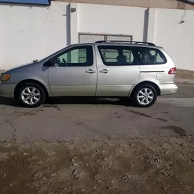 Toyota Sienna 2002