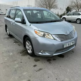 Toyota Sienna 2011