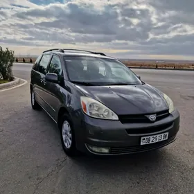 Toyota Sienna 2004