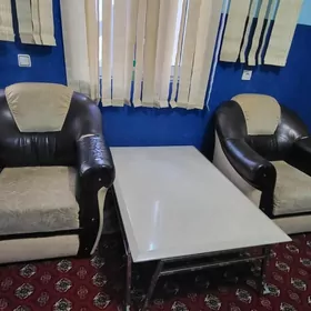 кресло, стол