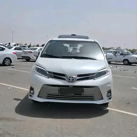 Toyota Sienna 2018