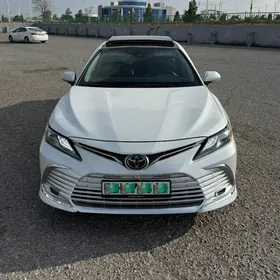 Toyota Camry 2021