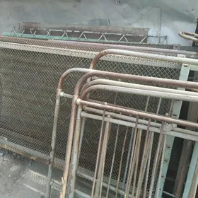 кровать железная