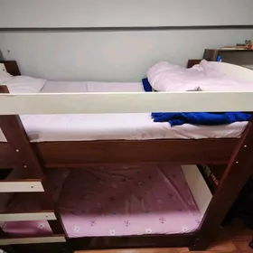 двухэтажный кровать