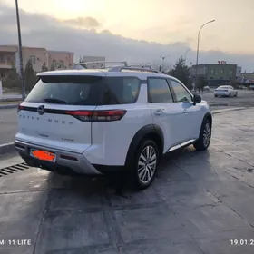 Nissan Pathfinder 2024