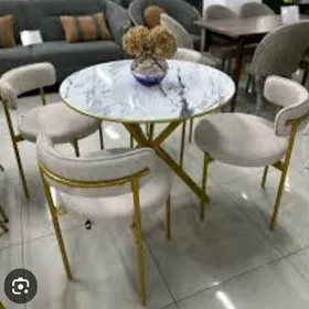 стол обеденный