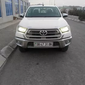 Toyota Hilux 2022