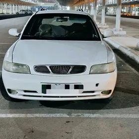 Daewoo Nubira 1998