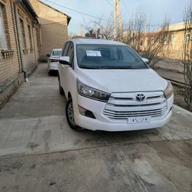Toyota Innova 2020