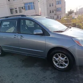 Toyota Sienna 2004