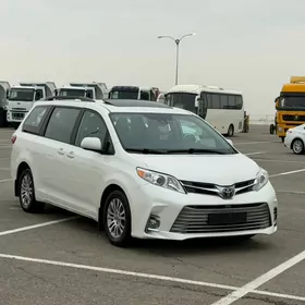 Toyota Sienna 2020