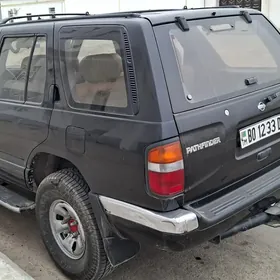 Nissan Pathfinder 1997