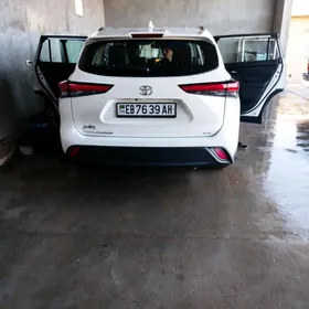 Toyota Highlander 2021