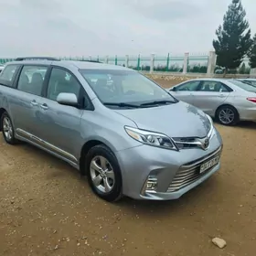 Toyota Sienna 2016