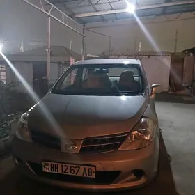 Nissan Tiida 2008