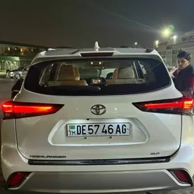 Toyota Highlander 2021