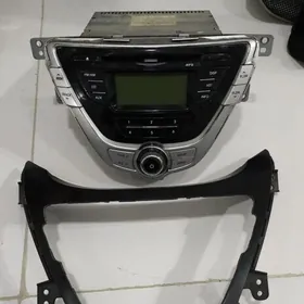 Hyundai Elantra  Magnitafon