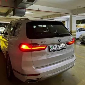 BMW X7 2022