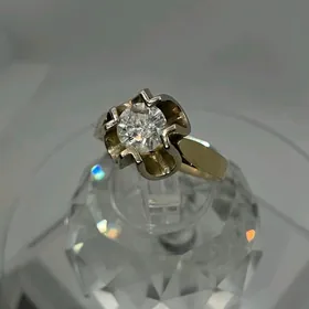 Ýerewan brilliant ýüzük