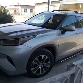 Toyota Highlander Hybrid 2021